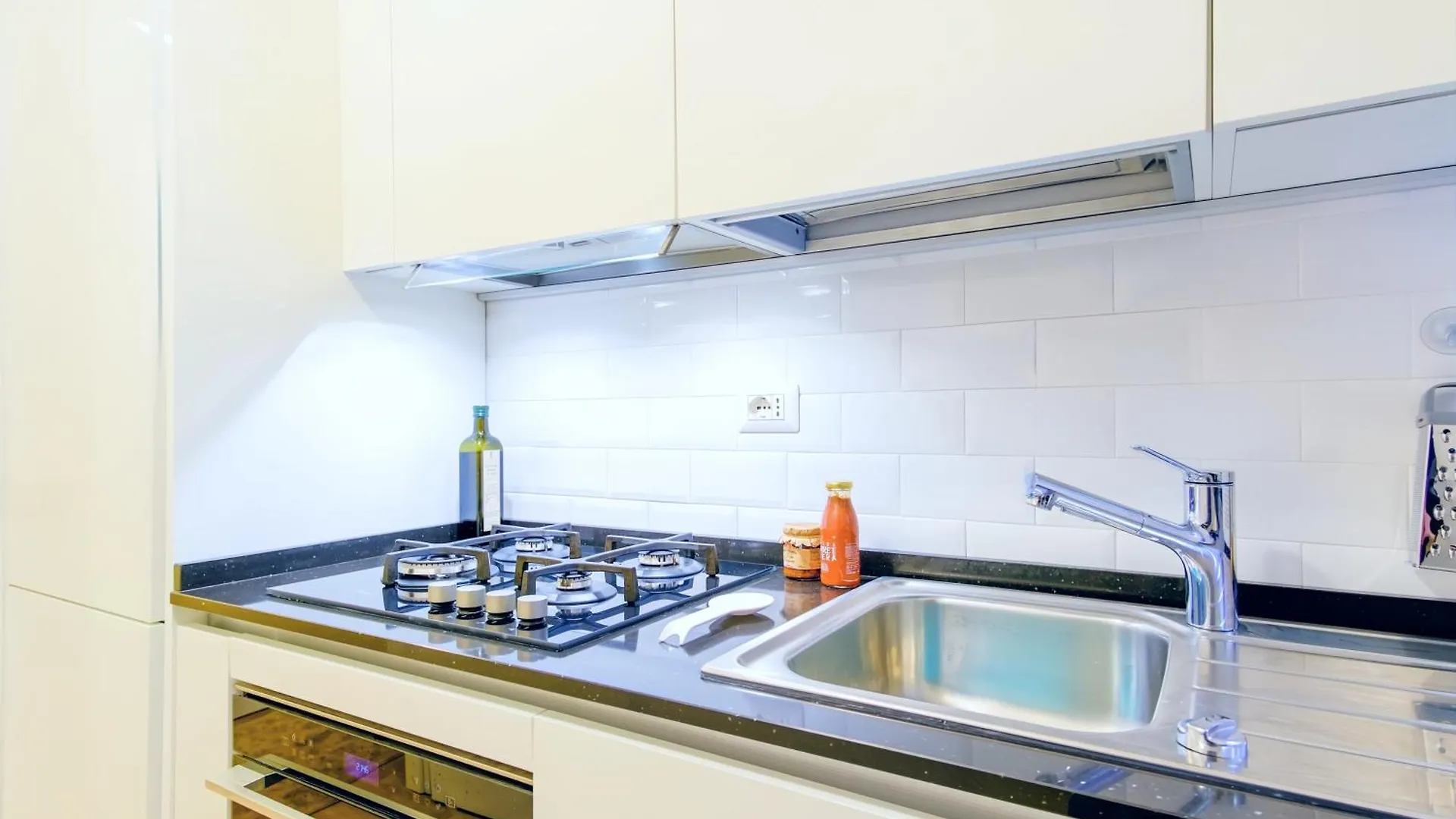 Elegantis Milos Suite Apartment - Your Chic Retreat In Central רומא