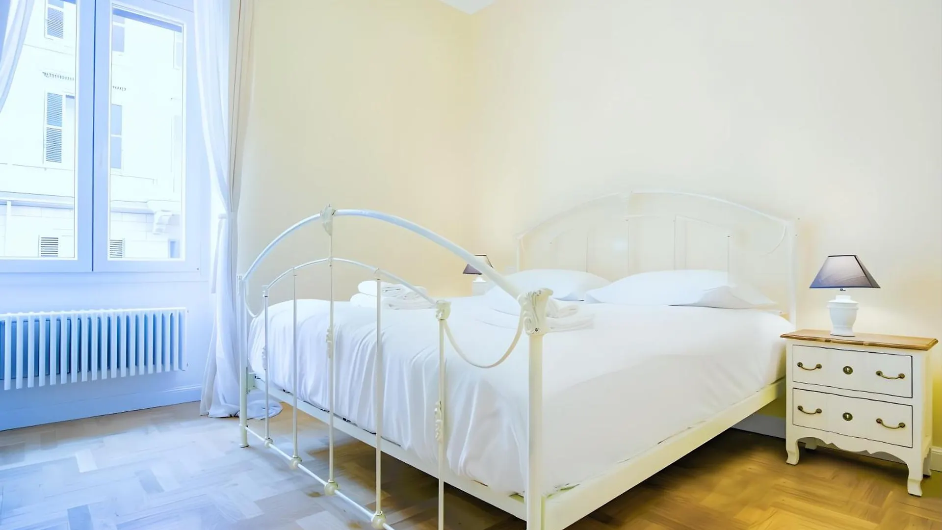 Elegantis Milos Suite Apartment - Your Chic Retreat In Central Roma 0*,  Italia